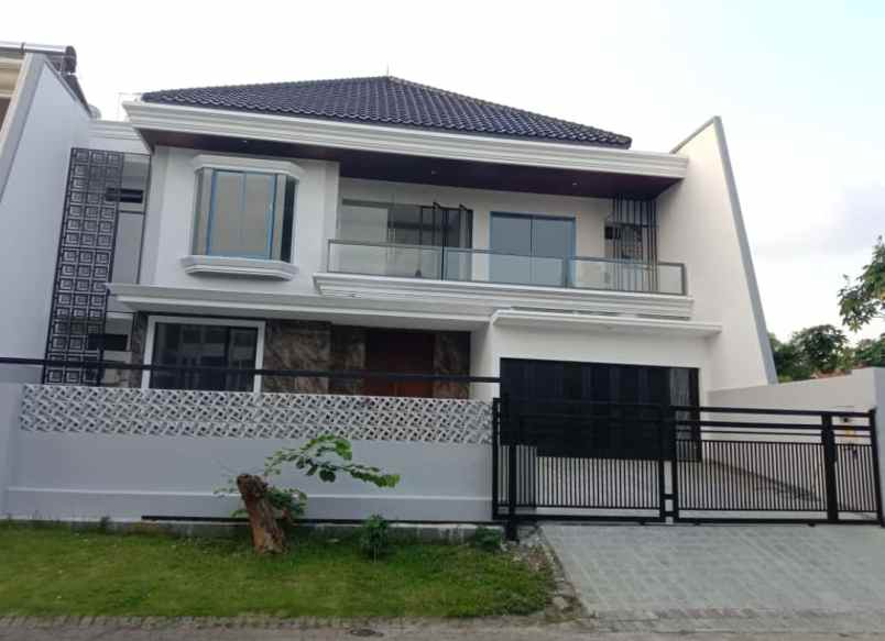 dijual rumah pakuwon city surabaya timur