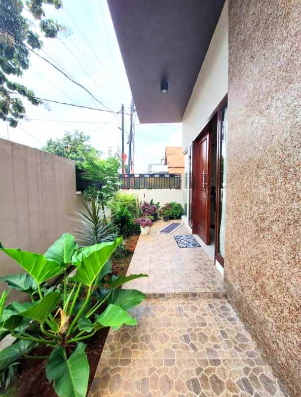 dijual rumah palem indah