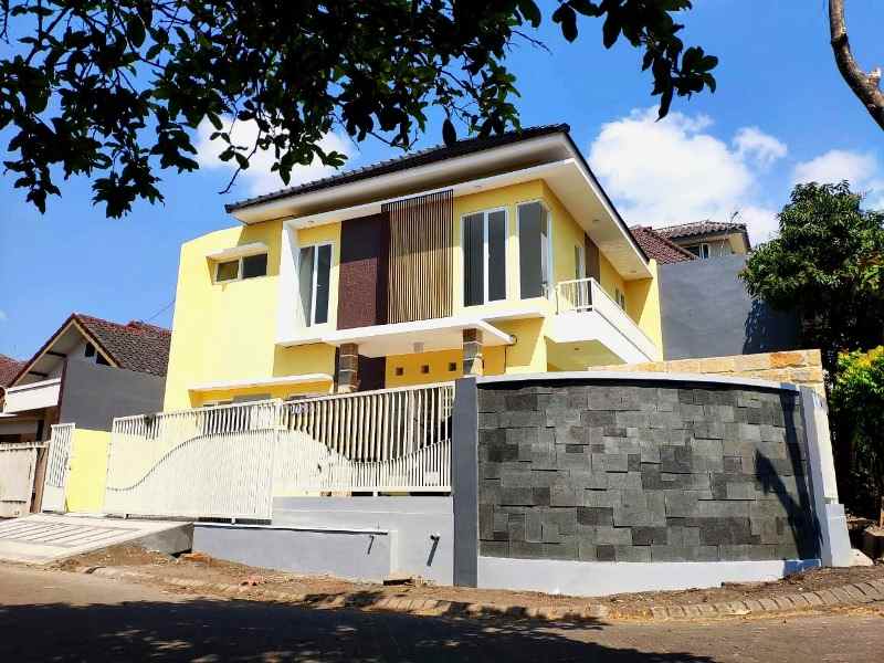 dijual rumah pbi araya