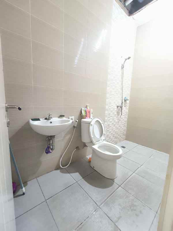 dijual rumah perum natura residence