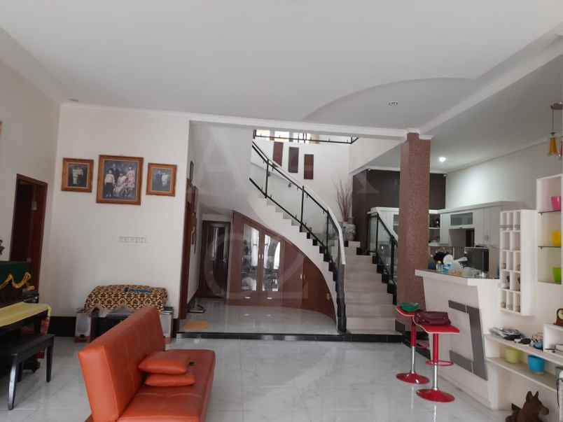 dijual rumah perum permata timur 1