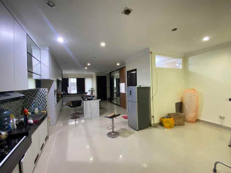 dijual rumah perumahan graha santoso