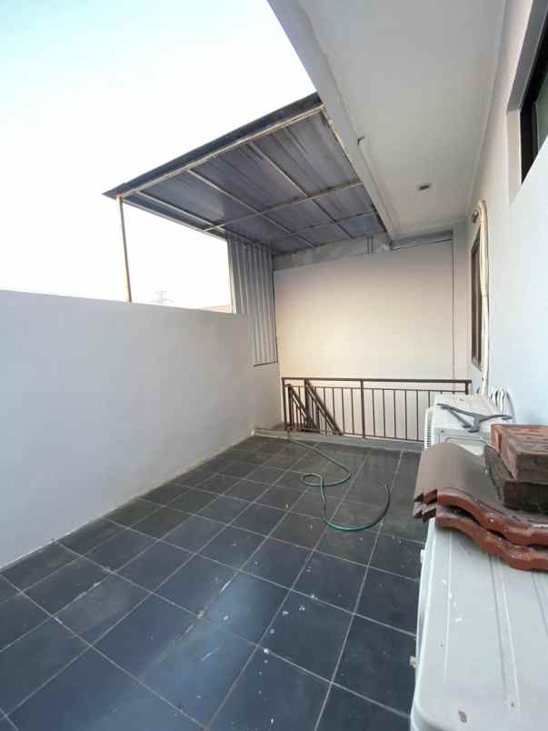 dijual rumah perumahan graha santoso