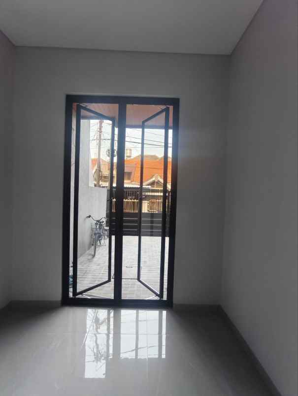 dijual rumah perumahan manyar tirtoasri