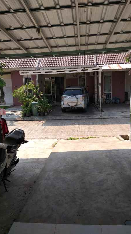 dijual rumah perumahan mutiara columbus