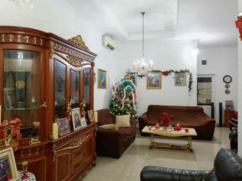 dijual rumah pesona khayangan estate