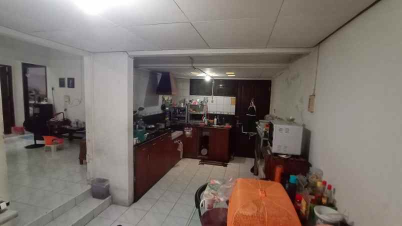 dijual rumah pisangan