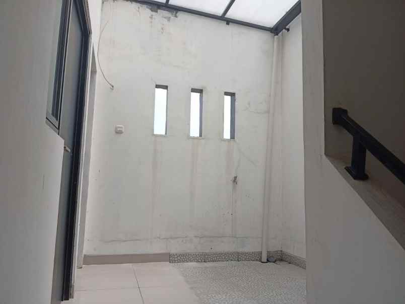dijual rumah pondok kelapa