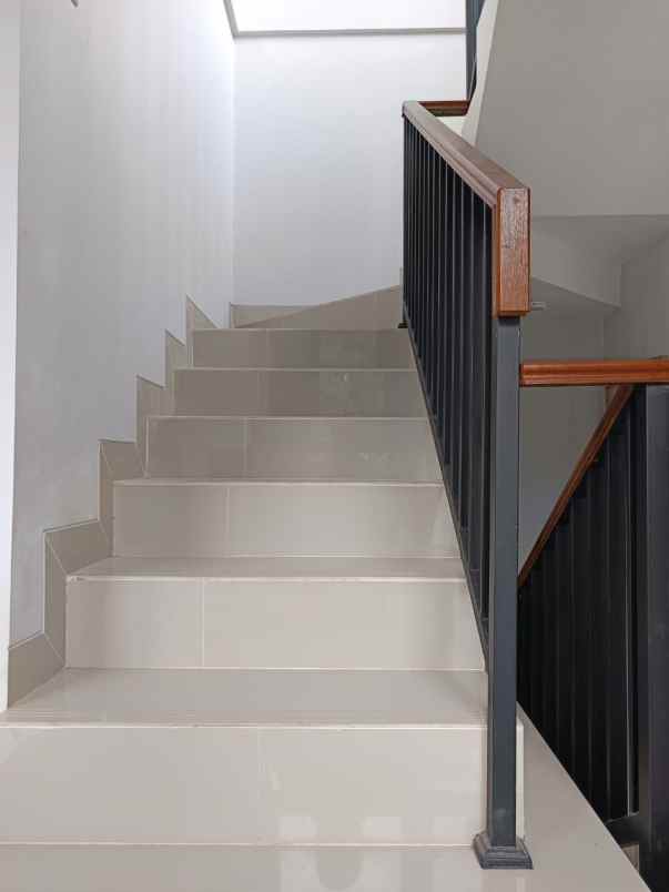 dijual rumah pondok labu