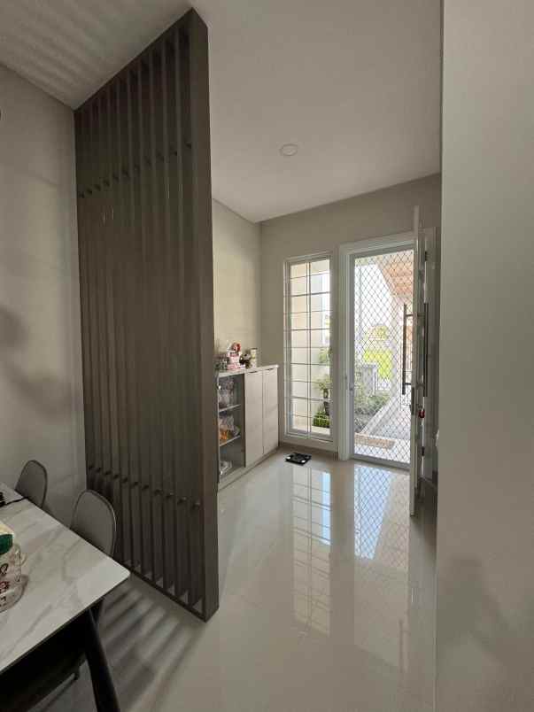 dijual rumah puri galaxy