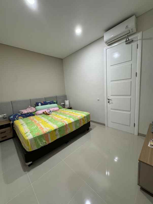 dijual rumah puri galaxy