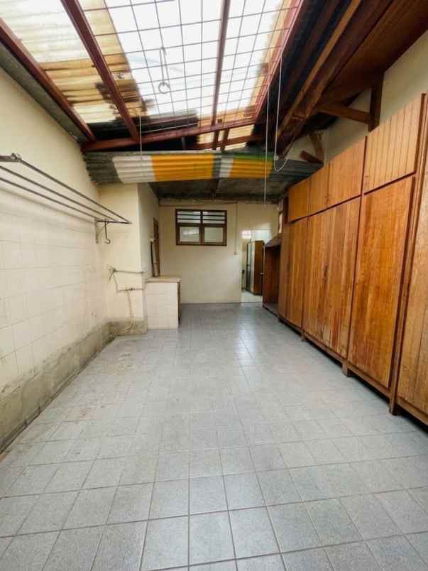 dijual rumah rasa private residence
