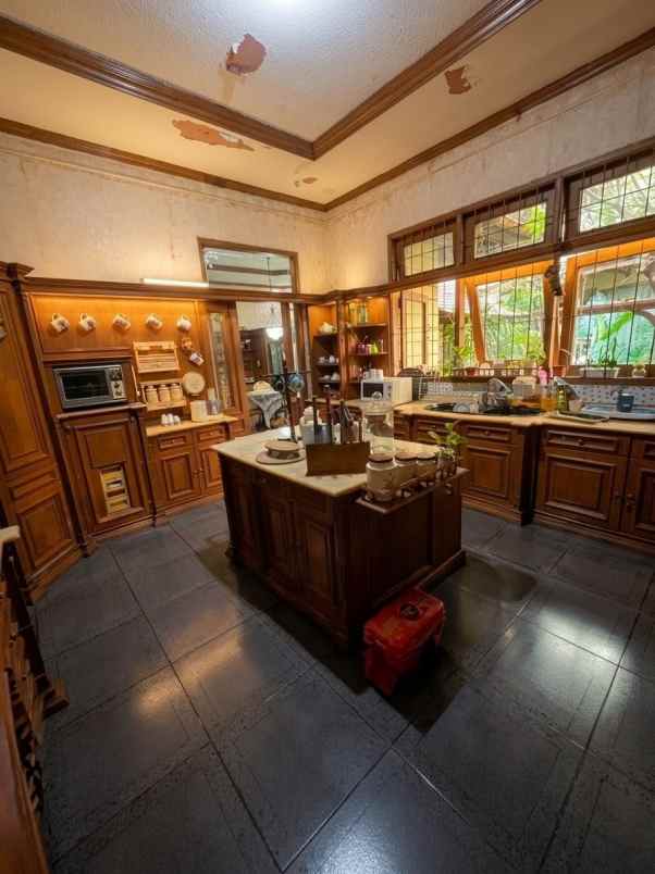dijual rumah rasa private residence