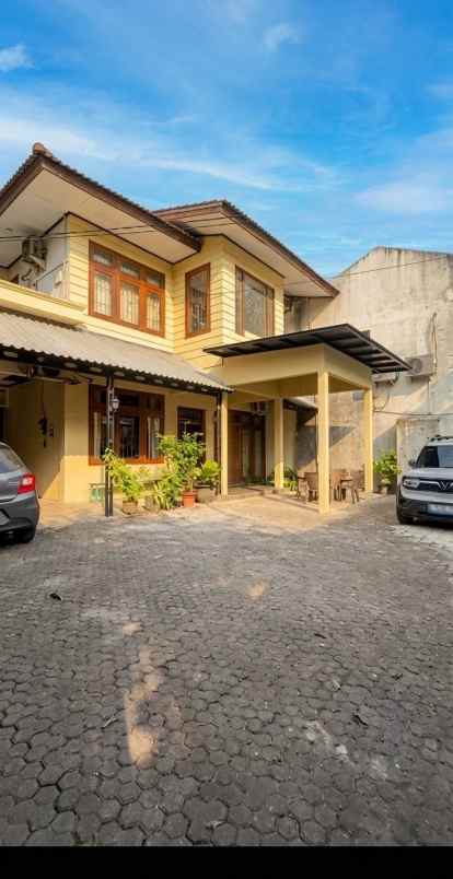 dijual rumah rasa private residence