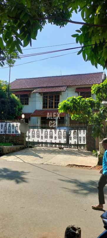 dijual rumah rawajati