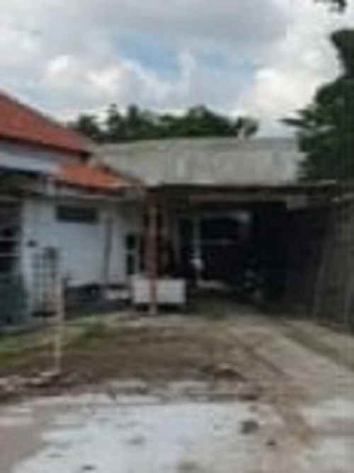 dijual rumah raya darmo