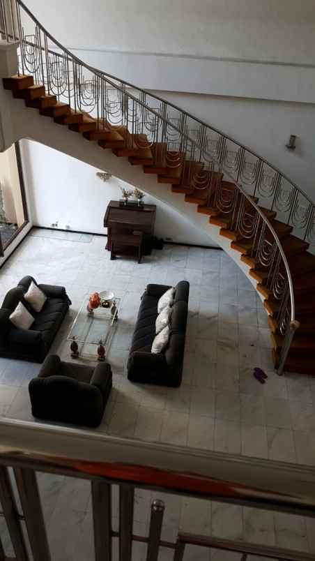 dijual rumah raya kertajaya indah