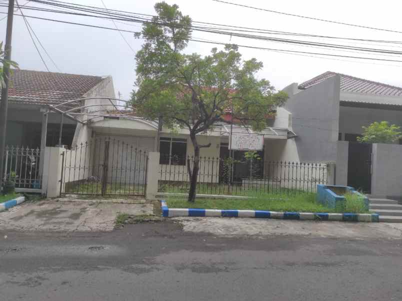 dijual rumah raya manyar jaya