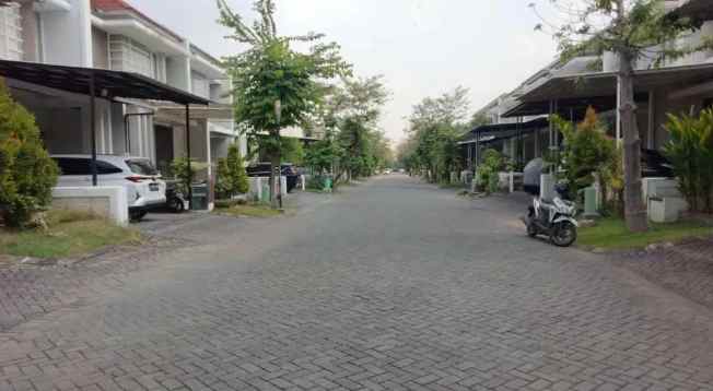 dijual rumah royal residence