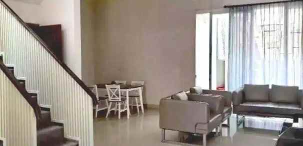 dijual rumah royal residence