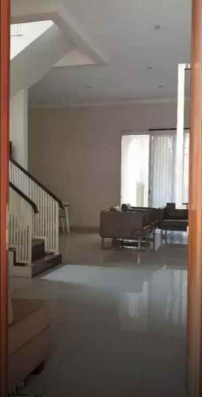 dijual rumah royal residence