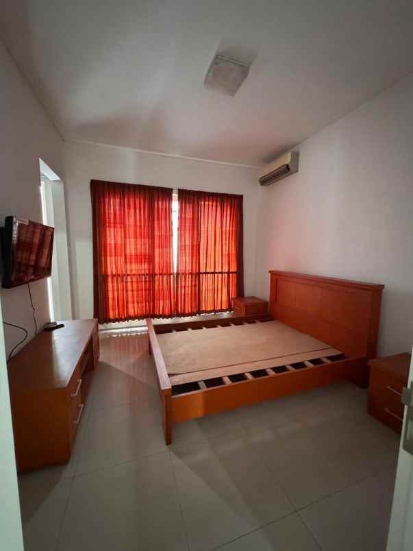 dijual rumah royal residence