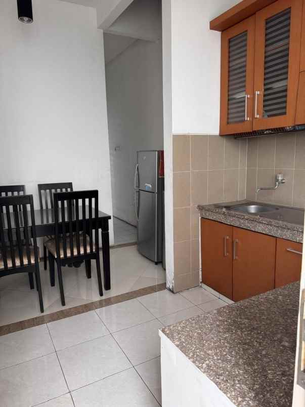 dijual rumah royal residence