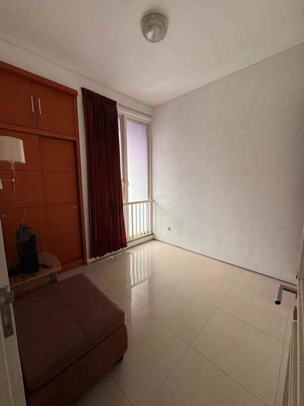 dijual rumah royal residence