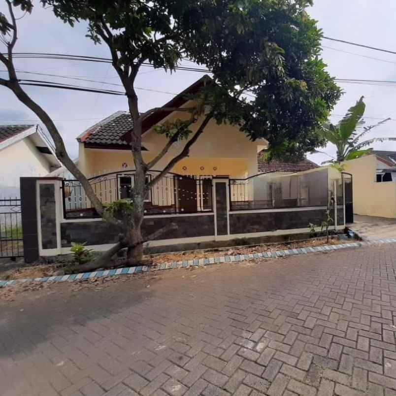 dijual rumah saptorenggo