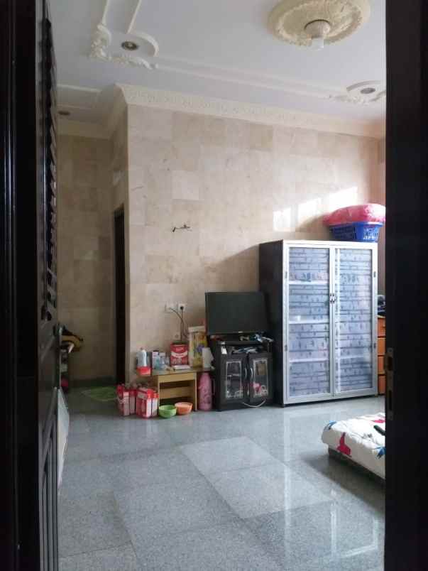 dijual rumah sari dana