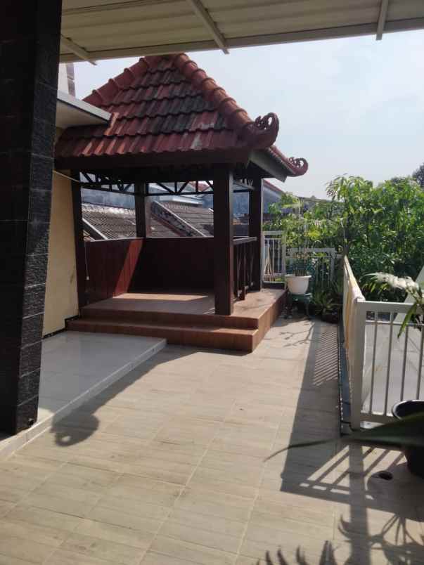 dijual rumah sawojajar