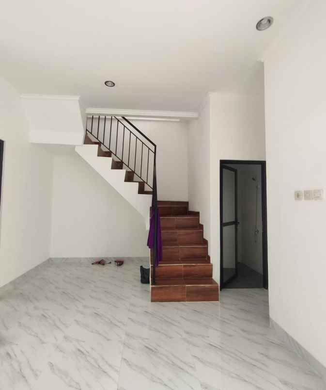 dijual rumah scandinavian lokasi strategis