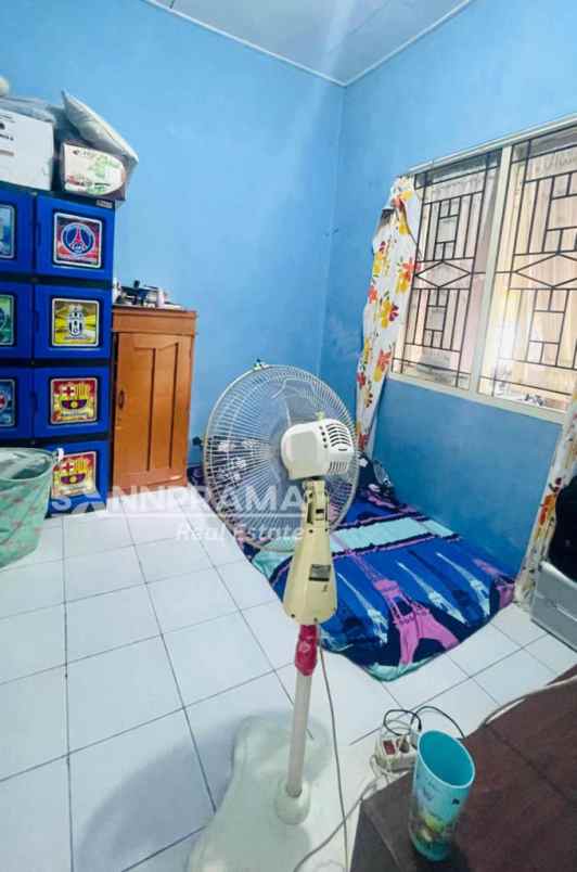 dijual rumah serua