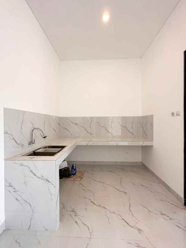 dijual rumah setu cipayung