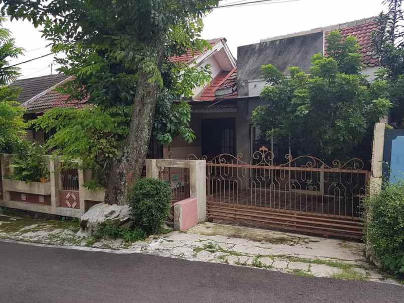 dijual rumah siap huni di bukit sari semarang atas