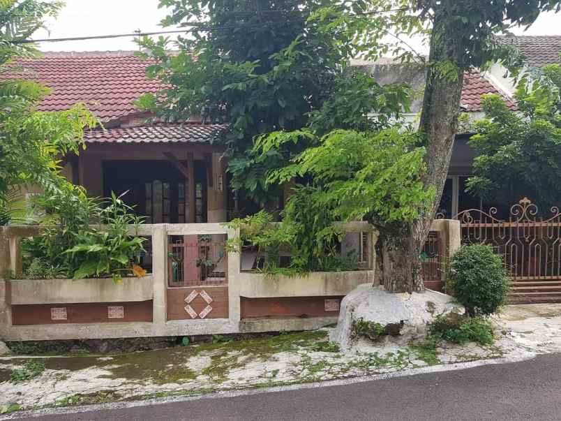 dijual rumah siap huni di bukit sari semarang atas