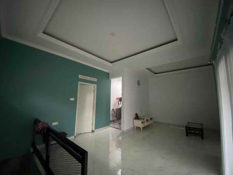 dijual rumah siap huni dua lantai harga nego