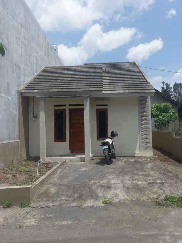 dijual rumah sidomoyo dekat kampus