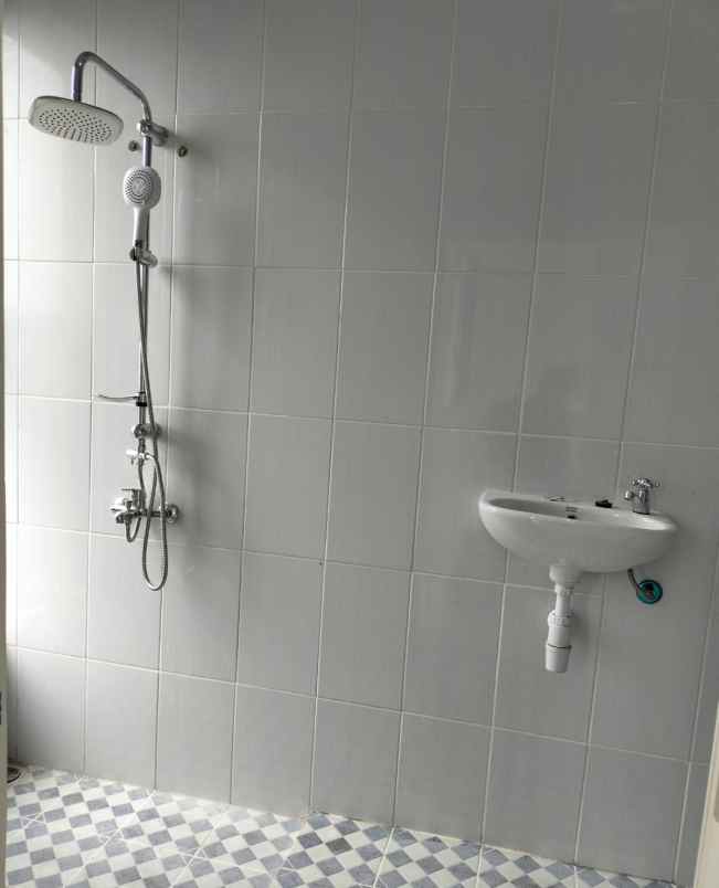 dijual rumah stadion