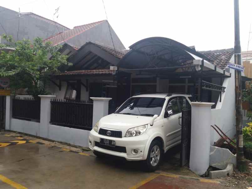 dijual rumah strategis di villa nusa indah 2