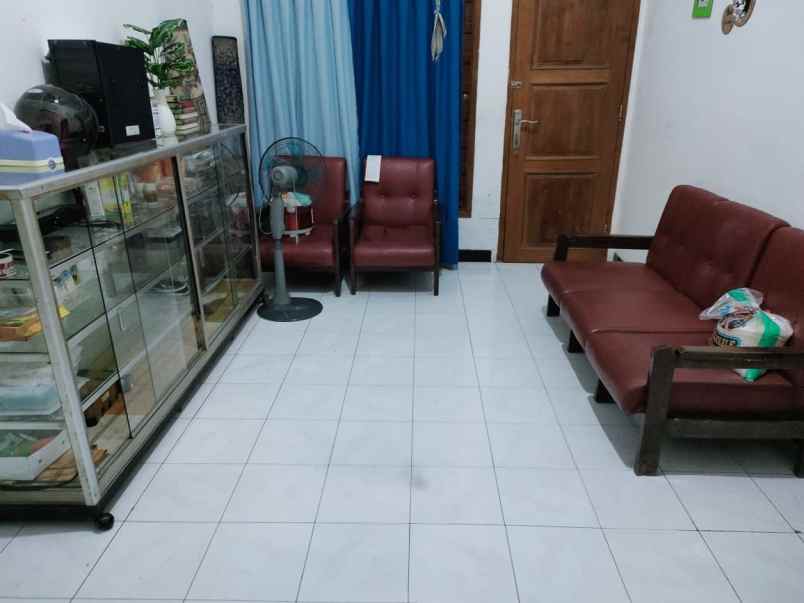 dijual rumah strategis di villa nusa indah 2