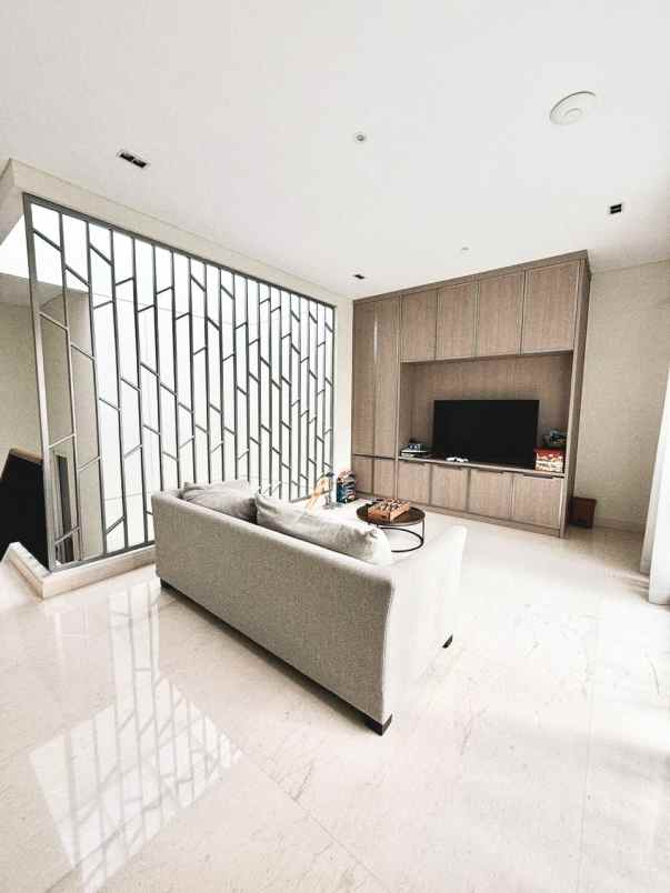 dijual rumah summarecon serpong cluster