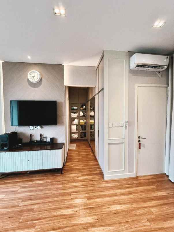 dijual rumah summarecon serpong cluster