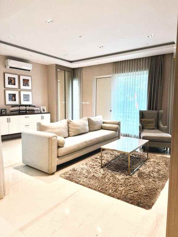 dijual rumah summarecon serpong cluster