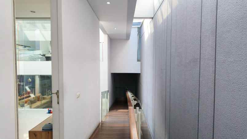 dijual rumah sutorejo prima