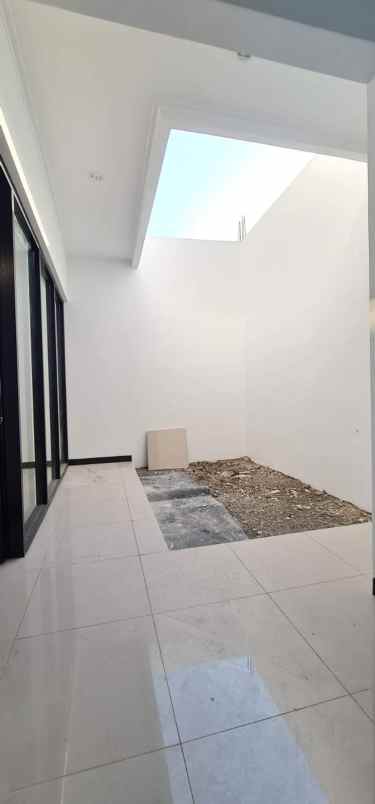 dijual rumah taman kopo indah 5