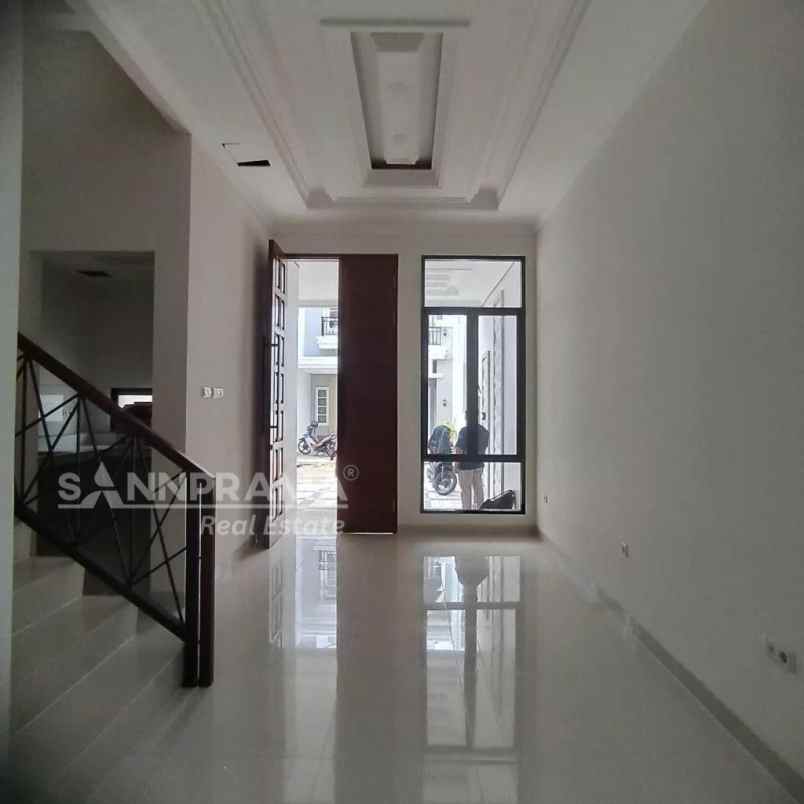 dijual rumah tanah baru