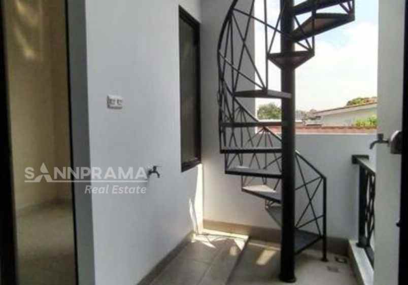 dijual rumah tanah baru