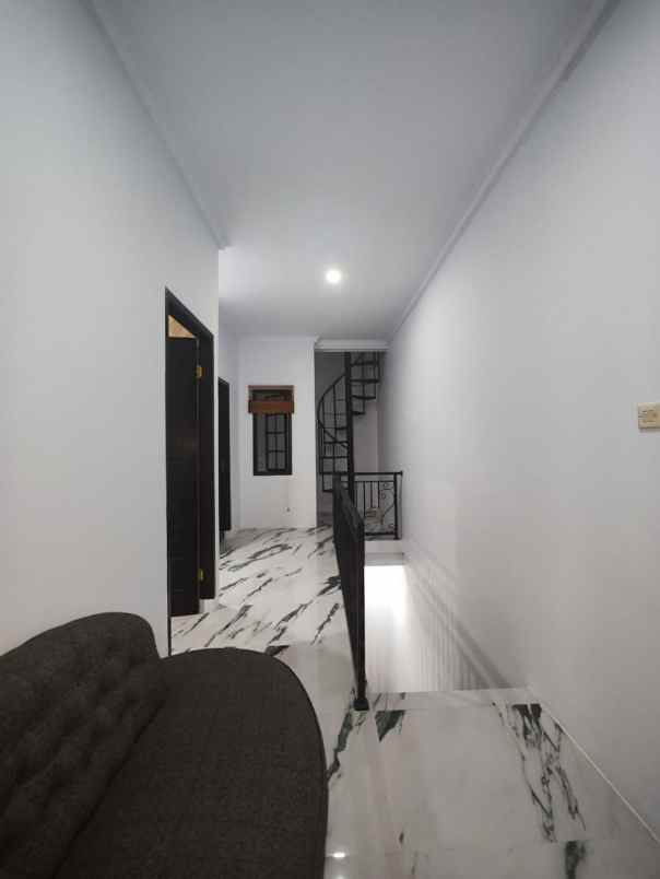 dijual rumah tapos depok