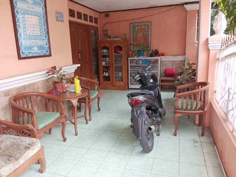 dijual rumah teluk pucung